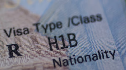 എച്ച്-1ബി വിസകളിൽ 25 ശതമാനം കുറവ്: ഇന്ത്യൻ പ്രൊഫഷണലുകൾക്കും ടെക് മേഖലയ്ക്കും വൻ തിരിച്ചടി