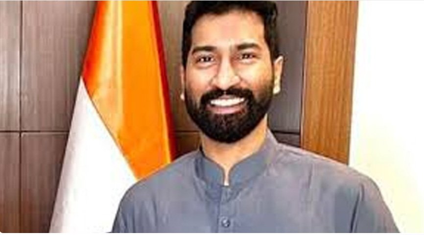 സ്കൂ​ൾ തു​റ​ക്കാ​ൻ ദി​വ​സ​ങ്ങ​ൾ മാ​ത്രം; പാ​ഠ​പു​സ്ത​ക വി​ത​ര​ണം താ​ളം​തെ​റ്റി​യെ​ന്ന് ബി​ജെ​പി