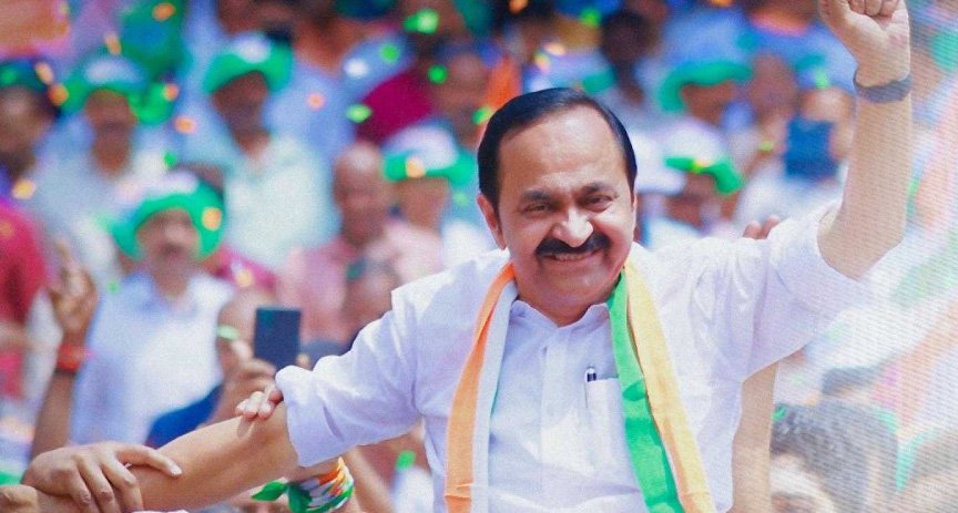 വി.​ഡി. സ​തീ​ശ​ൻ തി​ങ്ക​ളാ​ഴ്ച മു​ഖ്യ​മ​ന്ത്രി​യാ​യി സ​ത്യ​പ്ര​തി​ജ്ഞ ചെ​യ്യും