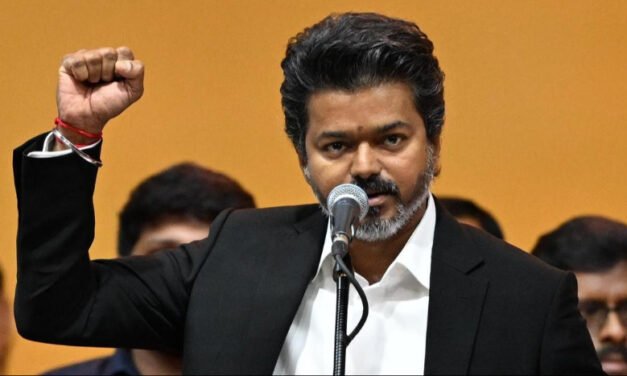 ‘പാ​ത​യോ​ര ബോ​ർ​ഡു​ക​ളും ബാ​ന​റു​ക​ളും വേ​ണ്ട’; ടി​വി​കെ പ്ര​വ​ർ​ത്ത​ക​ർ​ക്ക് ക​ർ​ശ​ന നി​ർ​ദേ​ശം ന​ൽ​കി മു​ഖ്യ​മ​ന്ത്രി വി​ജ​യ്
