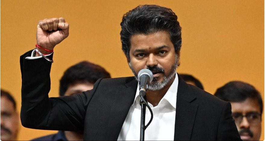 ‘പാ​ത​യോ​ര ബോ​ർ​ഡു​ക​ളും ബാ​ന​റു​ക​ളും വേ​ണ്ട’; ടി​വി​കെ പ്ര​വ​ർ​ത്ത​ക​ർ​ക്ക് ക​ർ​ശ​ന നി​ർ​ദേ​ശം ന​ൽ​കി മു​ഖ്യ​മ​ന്ത്രി വി​ജ​യ്