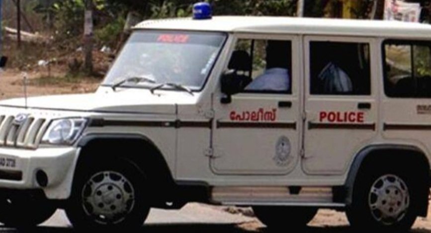 വ​യോ​ധി​ക​നെ തെ​ങ്ങി​ൽ കെ​ട്ടി​യി​ട്ട് മ​ർ​ദ്ദി​ച്ചു; ആ​റു പേ​ർ​ക്കെ​തി​രെ കേ​സ്