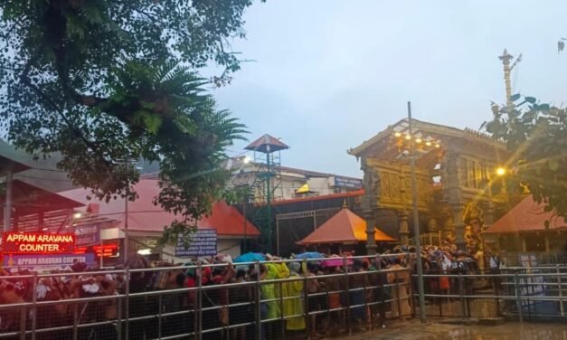 പ്രതിഷ്ഠാദിന പൂജകൾക്കായി ശബരിമല നട തുറന്നു