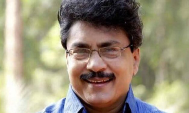 പാ​ല​ക്കാ​ട്ടെ തൃ​ണ​മൂ​ൽ പ്ര​വ​ർ​ത്ത​ക​ർ പി.​കെ. ശ​ശി​യു​ടെ ഡി​എം​എ​ഫി​ൽ ചേ​ർ​ന്നു