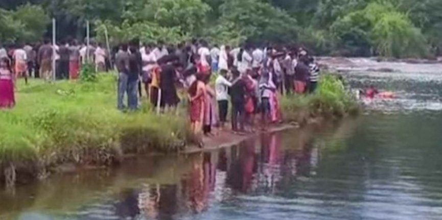 പു​ഴ​യി​ലി​റ​ങ്ങി​യ മൂ​ന്ന് വി​ദ്യാ​ര്‍​ഥി​ക​ള്‍ മു​ങ്ങി​മ​രി​ച്ചു