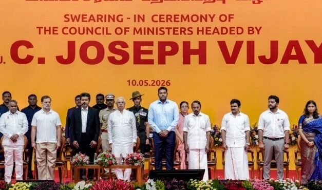 സത്യപ്രതിജ്ഞാ ചടങ്ങിൽ വന്ദേമാതരം ആദ്യം പാടിയത് ഗവർണർ ഓഫീസിൻ്റെ നിർദേശപ്രകാരം; വിശദീകരണവുമായി ടി വികെ