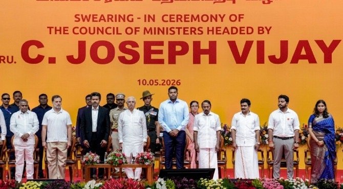 സത്യപ്രതിജ്ഞാ ചടങ്ങിൽ വന്ദേമാതരം ആദ്യം പാടിയത് ഗവർണർ ഓഫീസിൻ്റെ നിർദേശപ്രകാരം; വിശദീകരണവുമായി ടി വികെ