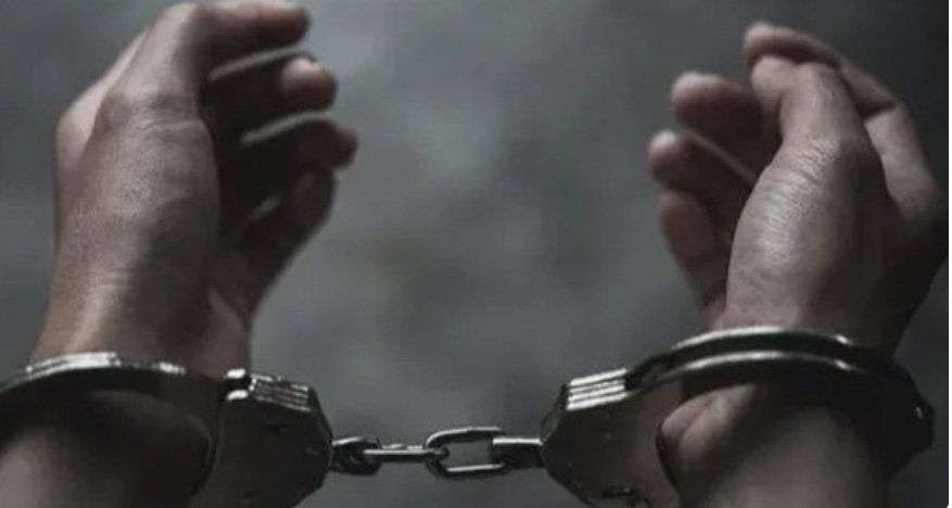 ഭാ​ര്യ​യെ​യും മാ​താ​പി​താ​ക്ക​ളെ​യും വ​ധി​ക്കാ​ൻ ശ്ര​മം; യു​വാ​വും സ​ഹാ​യി​ക​ളും പി​ടി​യി​ൽ