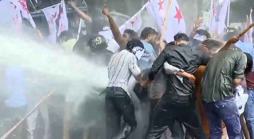 മലപ്പുറം SP ഓഫീസ് SFI മാർച്ച്: ലഹള ചെയ്യണമെന്ന ഉദ്ദേശ്യത്തോടെ സംഘടിച്ചു; 150ഓളം പ്രവർത്തകർക്ക് എതിരെ കേസ്