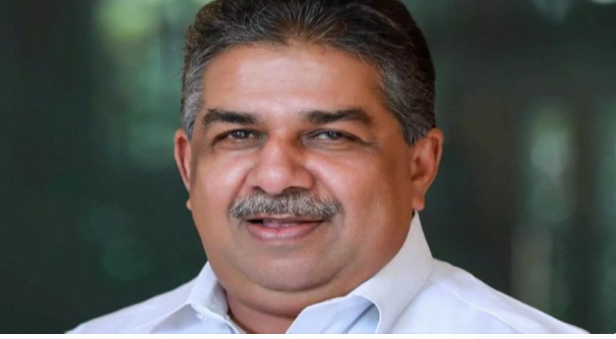  മു​തി​ർ​ന്ന നേ​താ​വ് ന​യി​ക്കേ​ണ്ട​തു​കൊ​ണ്ടാ​ണ് പി​ണ​റാ​യി​യെ പ്ര​തി​പ​ക്ഷ നേ​താ​വാ​ക്കി​യ​ത്; സ​ജി ചെ​റി​യാ​ൻ
