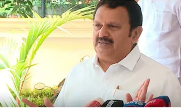 48 മ​ണി​ക്കൂ​റി​നു​ള്ളി​ൽ മു​ഖ്യ​മ​ന്ത്രി പ്ര​ഖ്യാ​പ​നം; ഡ​ൽ​ഹി​ക്ക് തി​രി​ക്കാ​ൻ കെ. ​മു​ര​ളീ​ധ​ര​ൻ