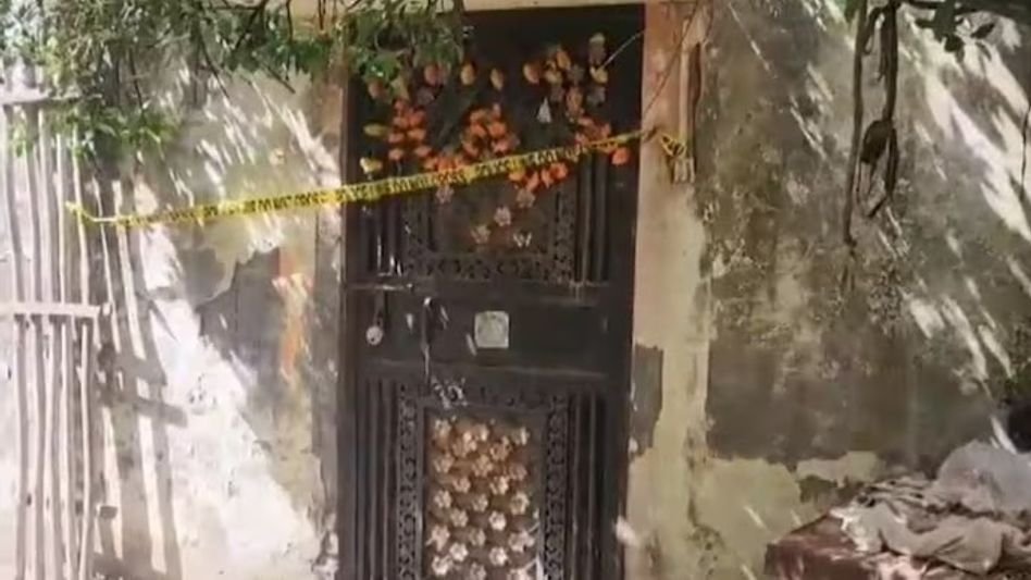 മകൾ മരിച്ചിട്ടും സംസ്കരിച്ചില്ല, വീട്ടിൽ മൃതദേഹത്തിനൊപ്പം അച്ഛൻ കഴിഞ്ഞത് നാലു മാസം! പിതാവ് അറസ്റ്റിൽ