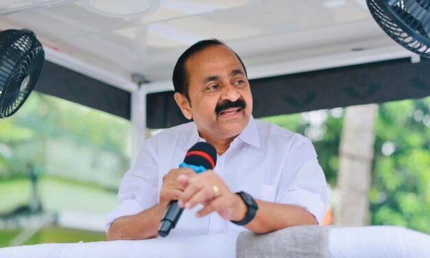 മുഖ്യമന്ത്രിയുടെ ഗുരുവായൂർ ദർശനത്തിന് പിന്നാലെ വിഐപി വിവാദം; ഹൈക്കോടതി ഉത്തരവ് ലംഘിച്ചെന്ന് ബിജെപി