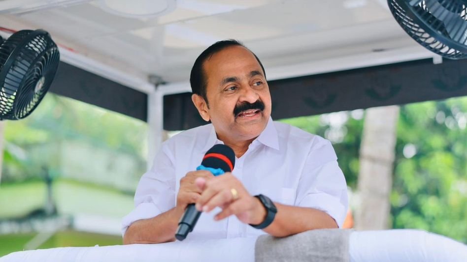 മുഖ്യമന്ത്രിയുടെ ഗുരുവായൂർ ദർശനത്തിന് പിന്നാലെ വിഐപി വിവാദം; ഹൈക്കോടതി ഉത്തരവ് ലംഘിച്ചെന്ന് ബിജെപി