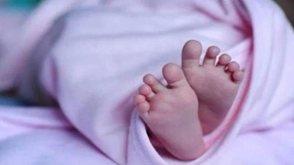 ഹരിപ്പാട് ആർത്തവ വേദനയെന്ന് പറഞ്ഞ് ചികിത്സക്കെത്തിയ യുവതി ശുചിമുറിയിൽ പ്രസവിച്ചു; കുഞ്ഞിനെ ജനലിലൂടെ വലിച്ചെറിഞ്ഞു