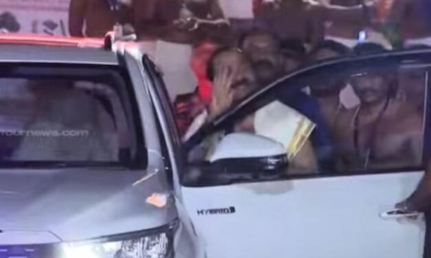 പത്മനാഭസ്വാമി ക്ഷേത്ര ദര്‍ശനം നടത്തി നിയുക്ത മുഖ്യമന്ത്രി വി.ഡി.സതീശന്‍
