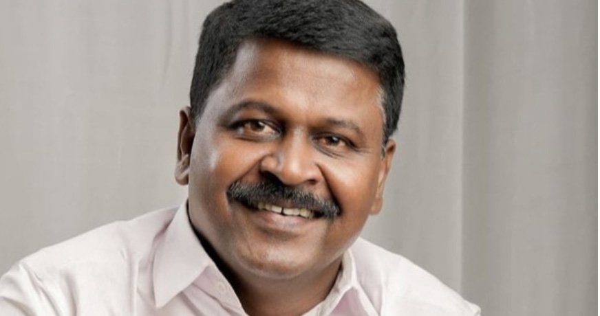അ​ന്ന് സെ​ക്യൂ​രി​റ്റി ജീ​വ​ന​ക്കാ​ര​ന്‍, ഇ​നി നി​യ​മ​സ​ഭ​യി​ലേ​ക്ക്; ത​ക​ർ​പ്പ​ൻ വി​ജ​യ​വു​മാ​യി മ​നോ​ജ് മൂ​ത്തേ​ടം