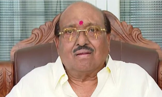 കളം മാറി വെള്ളാപ്പള്ളി; കെ.​സി. വേ​ണു​ഗോ​പാ​ലിനും ചെന്നിത്തലയ്ക്കും പു​ക​ഴ്ത്തൽ