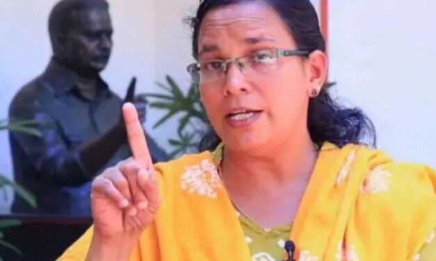 ഇ​ര​ട്ട​ച്ചങ്കന്‍ വി​യ​ര്‍​ത്തു; എം​എ​ല്‍​എ സ്ഥാ​നം രാ​ജി​വ​യ്ക്ക​ണ​മെ​ന്ന് കെ.​കെ.​ര​മ