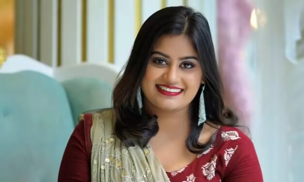 അമ്മയിലെ തൊഴില്‍ പീഡന പരാതി: പരാതി നല്‍കിയ ജീവനക്കാരിയെ പുറത്താക്കിയ നടപടി റദ്ദാക്കിയെന്ന് ശ്വേത മേനോന്‍