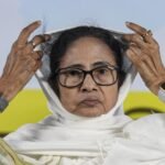 അഭിഭാഷക വേഷത്തിൽ മമത ബാനർജി കൊൽക്കത്ത ഹൈക്കോടതിയിൽ: എൻറോൾമെന്റ് വിവരം തേടി ബാർ കൗൺസിൽ