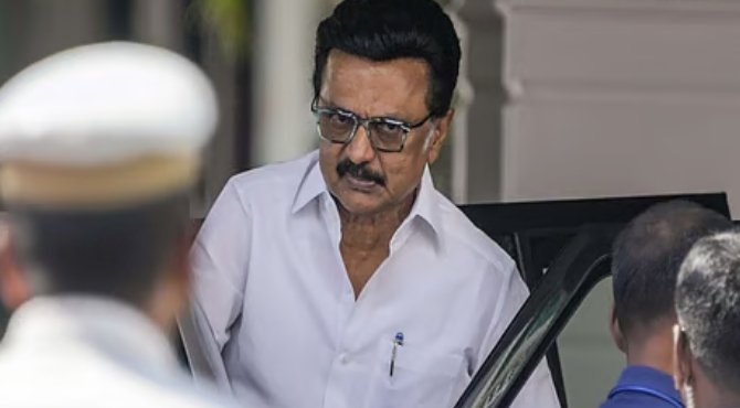 ‘പ്രതിപക്ഷത്തിരുന്ന് ജനങ്ങൾക്കായി പോരാടും’; എം കെ സ്റ്റാലിൻ രാജിവെച്ചു