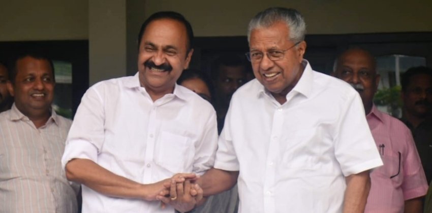 ‘പിണറായി സർക്കാർ തുടങ്ങിവച്ച വികസന പ്രവർത്തനങ്ങൾ തുടരും’; വി ഡി സതീശനെ കൈപിടിച്ച് സ്വീകരിച്ച് പിണറായി വിജയൻ
