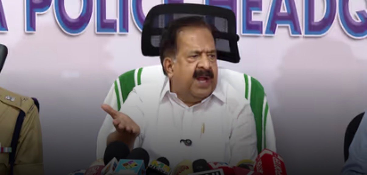 കേരളത്തെ പരിപൂർണമായി അഴിമതിവിമുക്തമാക്കും; പ്രോജക്ട് സീറോ പദ്ധതി ആവിഷ്കരിച്ച് മന്ത്രി രമേശ് ചെന്നിത്തല