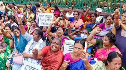 പിണറായി സർക്കാരിനെ പുറത്താക്കിയതിന് ജനങ്ങൾക്ക് നന്ദി അറിയിച്ച് ആശ വർക്കേഴ്സ് അസോസിയേഷൻ