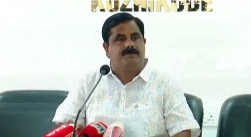 ‘സ്ട്രോങ്ങ്‌ റൂം വിവാദത്തിൽ നിയമപരമായി മുന്നോട്ട് പോകും, വരണാധികാരികളെ പ്രോസിക്യൂട്ട് ചെയ്യാനുള്ള നിയമനടപടി തുടരും’; കെ. പ്രവീൺകുമാർ