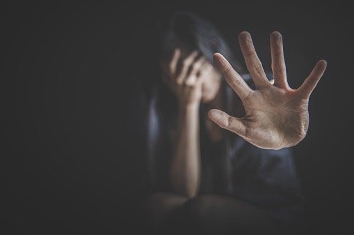 മോഡലിങ്ങിന്റെ മറവിൽ മനുഷ്യക്കടത്ത്; വിദേശത്ത് എത്തിച്ച് പലർക്കായി കാഴ്ചവെച്ചു, 2 യുവതികൾ അറസ്റ്റിൽ