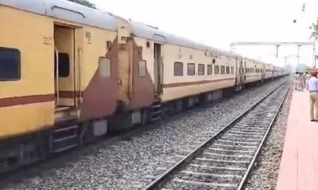 ട്രെയിൻ എത്തിയിട്ടും റെയിൽവേ ഗേറ്റ് അടച്ചില്ല