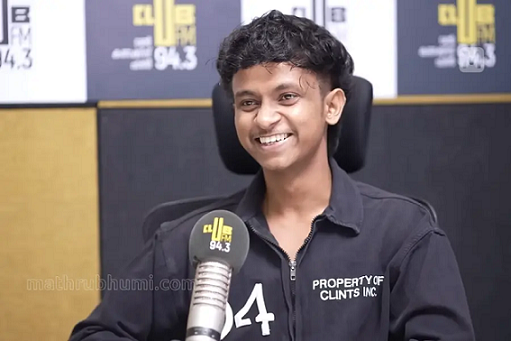 ‘അന്ന് ബാലരമയിൽ 10 വട്ടം നോക്കിയിട്ടും ആ കവിത കണ്ടില്ല; ഇന്നവന്റെ പാട്ട് കേരളം ഏറ്റെടുക്കുന്നു’; വൈറലായി ഗാനരചയിതാവ് കാർത്തിക്കിന്റെ കുറിപ്പ്