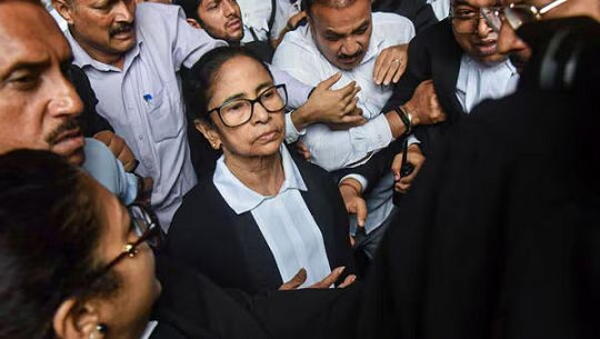 പൊലീസിനെതിരെ ആഞ്ഞടിച്ച് മമത ബാനർജി ഹൈക്കോടതിയിൽ