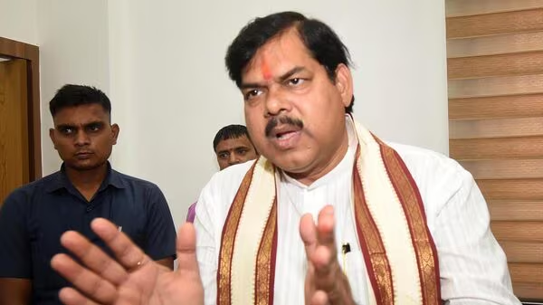പെണ്‍കുട്ടികള്‍ക്ക് എന്തിനാണ് വിദ്യാഭ്യാസം? അവർ വീട്ടിലിരിക്കുന്നതാണ് ഭംഗി: ബിഹാര്‍ വിദ്യാഭ്യാസ മന്ത്രി മിഥിലേഷ് തിവാരി