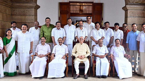 മന്ത്രിമാരുടെ വകുപ്പുകൾ പ്രഖ്യാപിച്ചു: പൊതുഭരണ വകുപ്പ് വിജ്ഞാപനം ഇറക്കി