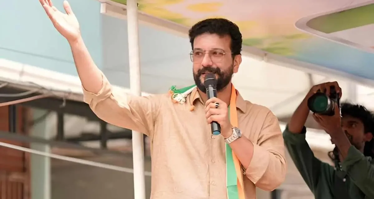 ഇംഗ്ലീഷിൽ സത്യപ്രതിജ്ഞ ചെയ്ത് ചെന്നിത്തലയും പിഷാരടിയും; സഗൗരവം കാരായി രാജൻ