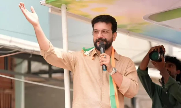 ഇംഗ്ലീഷിൽ സത്യപ്രതിജ്ഞ ചെയ്ത് ചെന്നിത്തലയും പിഷാരടിയും; സഗൗരവം കാരായി രാജൻ