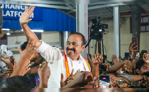 ‘എന്നെ ഞാനാക്കിയത് ടീം യുഡിഎഫ്’: പുതുയുഗ സൃഷ്ടിക്ക് കഠിനാധ്വാനം ചെയ്യുമെന്ന് വി ഡി സതീശൻ