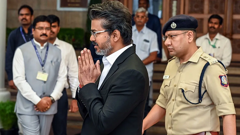 ദില്ലിയിൽ കോൺഗ്രസ് നേതാക്കളെ കാണാതെ തമിഴ്നാട് മുഖ്യമന്ത്രി വിജയ്