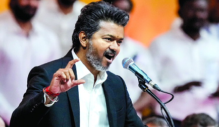 വാക്കു പാലിച്ചു വിജയ്; തമിഴ്നാട്ടിൽ വീട്ടമ്മമാർക്ക് മാസവേതനമായി 1000 രൂപ വിതരണം ചെയ്തു