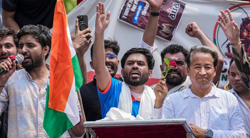 സി.ജെ.പി പ്രതിഷേധം; ഡൽഹി പോലീസിന് നന്ദി അറിയിച്ച് കോക്രോച്ച് പാർട്ടി; മറുപടിയുമായി പോലീസ്