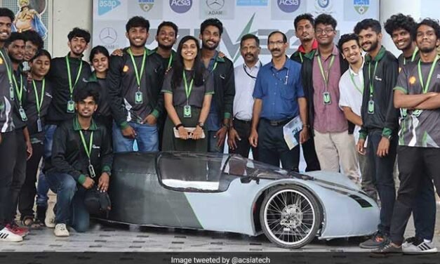 നൂതന സാങ്കേതികവിദ്യയുടെ തിളക്കം:തൃശ്ശൂർ ഗവൺമെന്റ് 19 അംഗ എഞ്ചിനീയറിംഗ് വിദ്യർത്ഥികൾ ഇലക്ട്രിക് കാർ വികസിപ്പിച്ചെടുത്തു!!