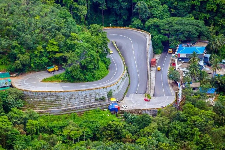 കാലവർഷം; താമരശ്ശേരി ചുരത്തിൽ മൾട്ടി ആക്‌സിൽ വാഹനങ്ങൾക്ക് നിരോധനം,വിലക്ക് രാവിലെ 6 മുതൽ രാത്രി 8 വരെ