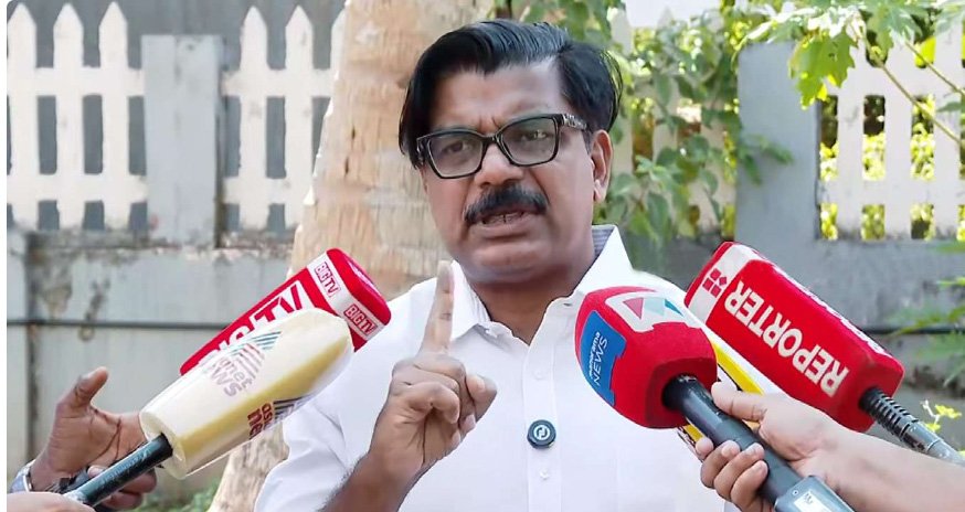 എന്തിനാണ് വീണ എകെജി സെന്‍ററിന്‍റെ വിലാസം നല്‍കിയത്? ‘പിണറായിയും പ്രതിപ്പട്ടികയിലേക്ക് വരും: മാത്യു കുഴല്‍നാടന്‍