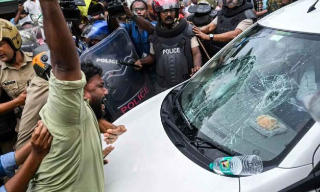ഇ​ഡി ഉ​ദ്യോ​ഗ​സ്ഥ​രെ ആ​ക്ര​മി​ച്ച കേ​സ്; അ​ഞ്ച് പ്ര​തി​ക​ളെ പോ​ലീ​സ് ക​സ്റ്റ​ഡി​യി​ൽ വി​ട്ടു