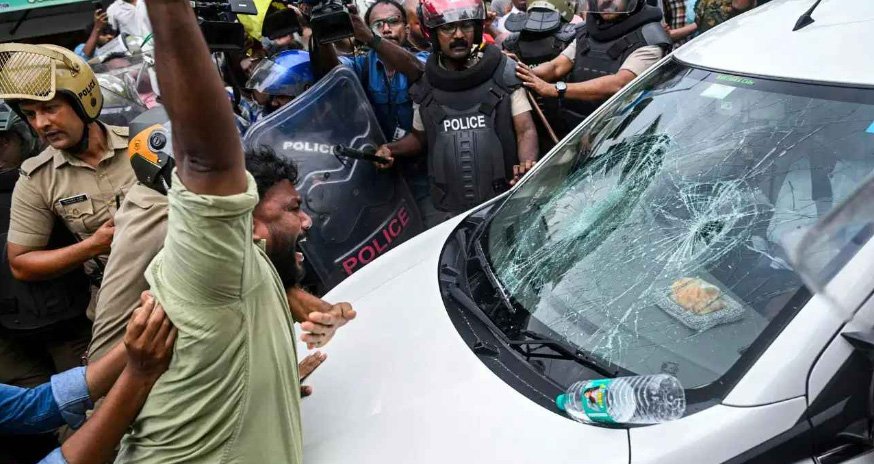 ഇ​ഡി ഉ​ദ്യോ​ഗ​സ്ഥ​രെ ആ​ക്ര​മി​ച്ച കേ​സ്; അ​ഞ്ച് പ്ര​തി​ക​ളെ പോ​ലീ​സ് ക​സ്റ്റ​ഡി​യി​ൽ വി​ട്ടു