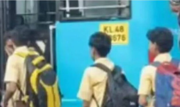 വിദ്യാർഥികളെ കയറ്റാതെ സ്വകാര്യ ബസ് കണ്ടക്ടർ; യാചിച്ച് സ്കൂൾ കുട്ടികൾ
