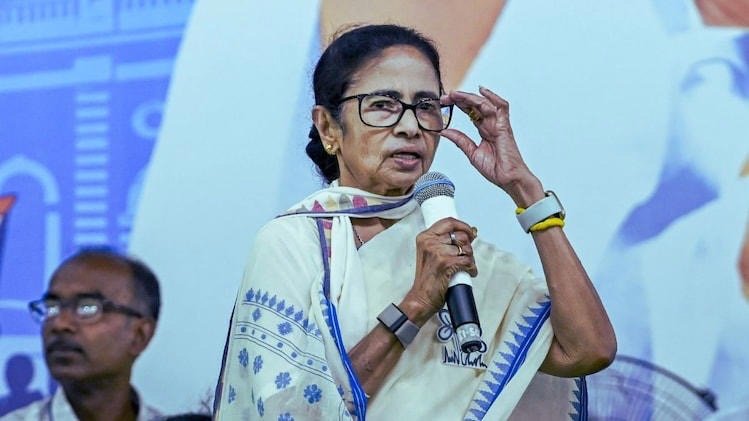 മമത ബാനർജിയ്ക്ക് തിരിച്ചടി; തൃണമൂൽ കോൺഗ്രസ് പിളർപ്പിലേക്കോ ?