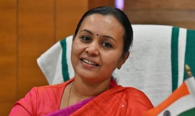 നിപ സ്ഥിരീകരിച്ച് നാല് ദിവസം കഴിഞ്ഞിട്ടും മരുന്നെത്തിച്ചില്ല, ഡിഎച്ച്എസിനെ മാറ്റിയ നടപടി അനുചിതം; ആരോഗ്യ വകുപ്പിനെ വിമര്‍ശിച്ച് വീണാ ജോര്‍ജ്